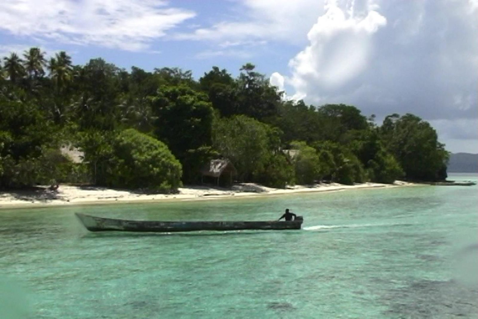 Asiatisches Longboat, wie es auch die Entführer der Abu Sayyaf nutzten